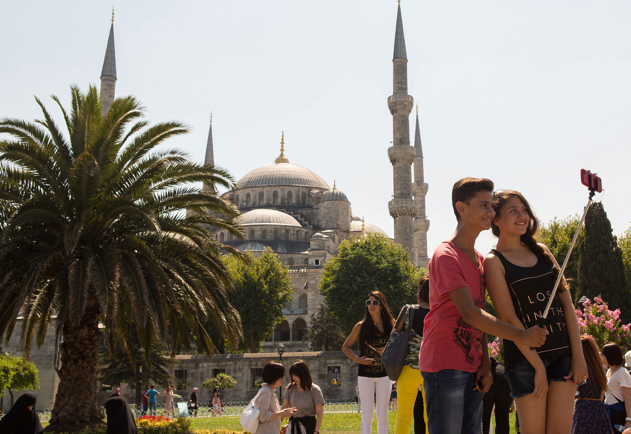 Тур в стамбул на двоих. Туристы в Турции. Турция туризм. Стамбул туризм. Стамбул туристы.