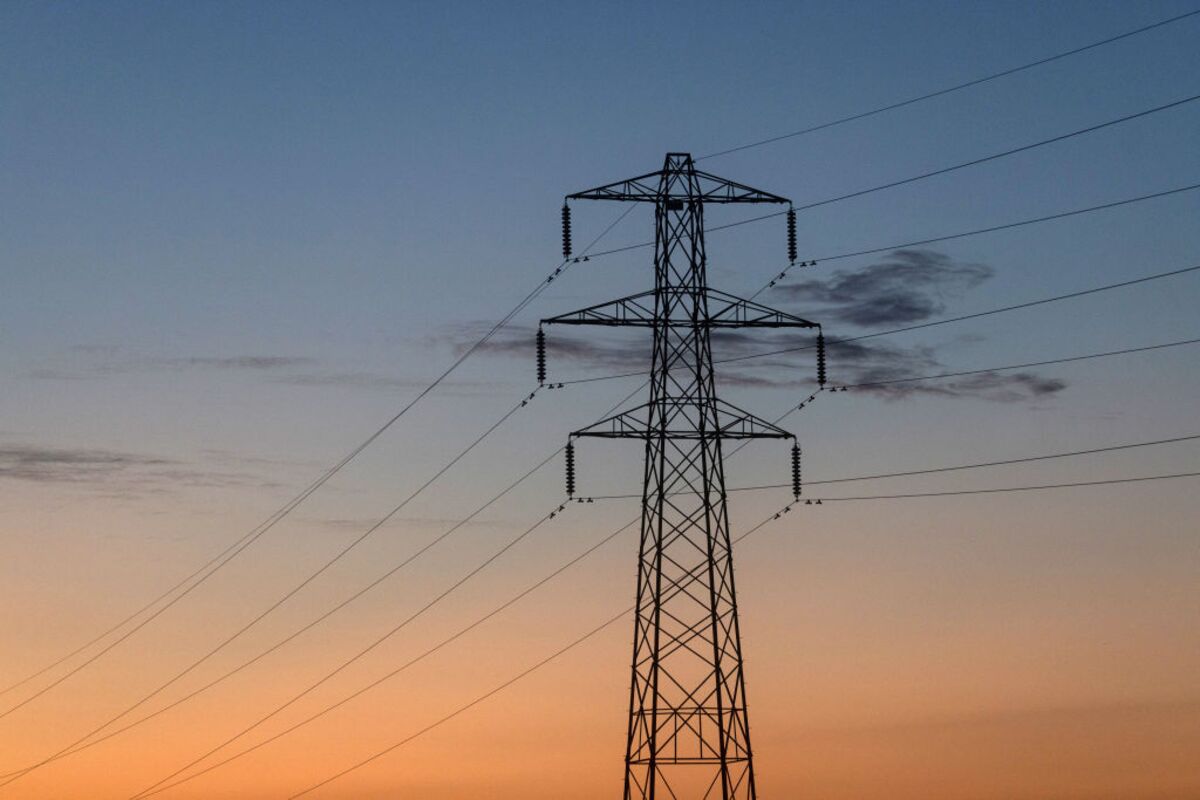 Electricity Pylons and NIMBYs Can Find Common Ground - Bloomberg