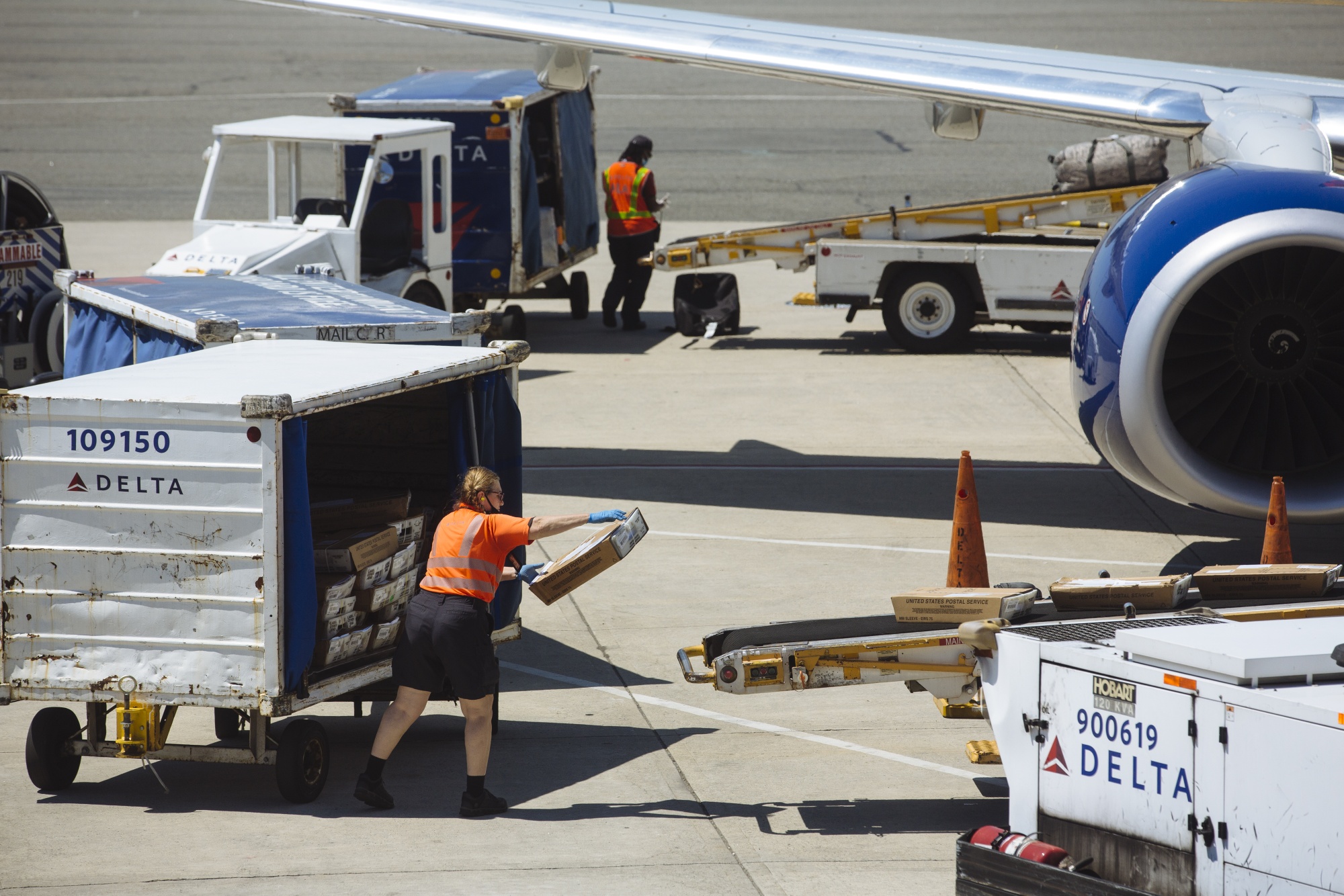 Jobs Are Being Wiped Out at Airlines, And There’s Worse to Come - Bloomberg