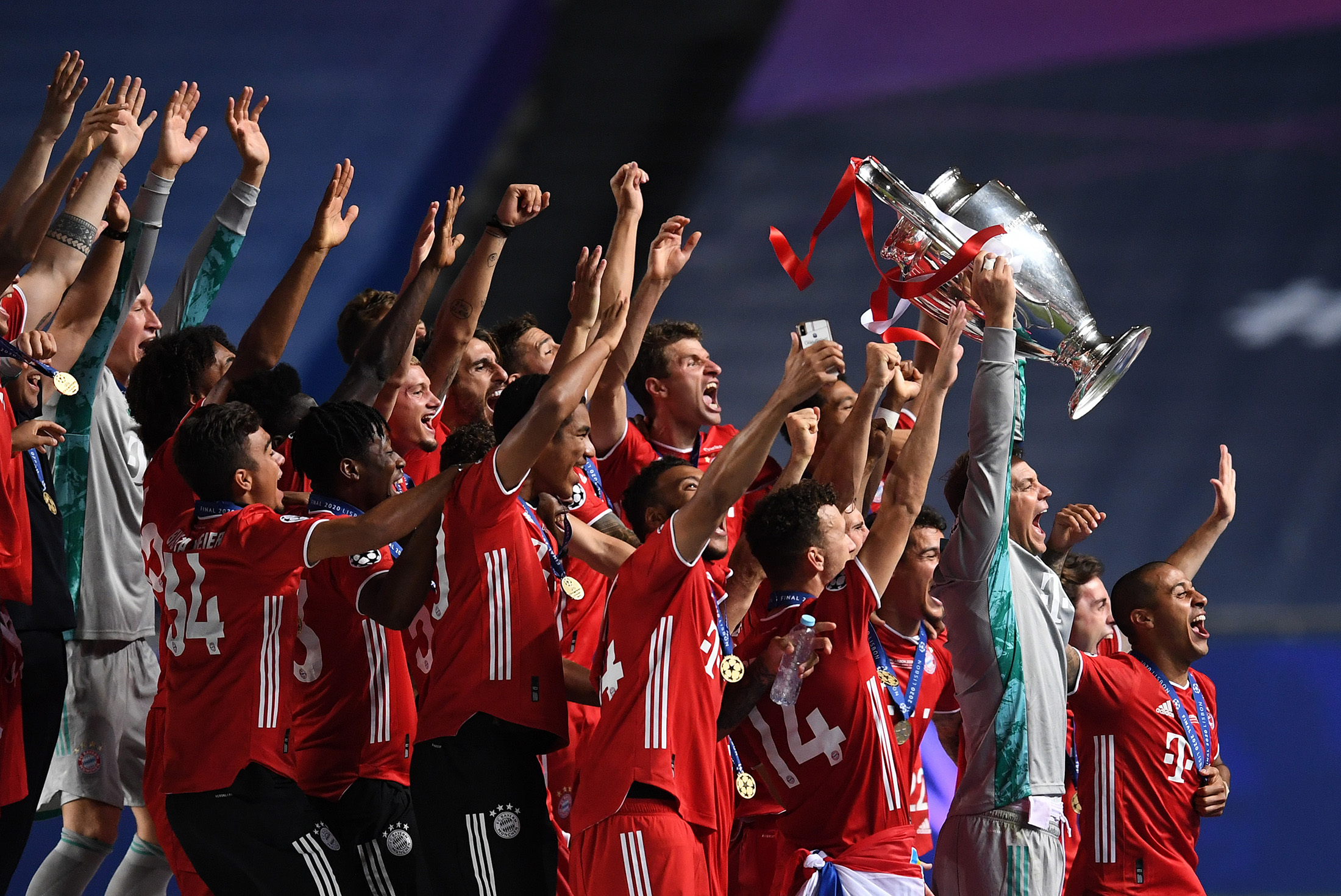 2 x Schal Bayern M Final Champions League 2020 Lisbon Final Super Cup Budapeste 