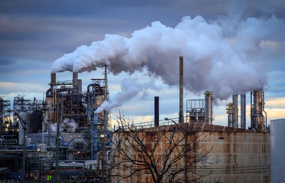 Crude Glut Is a Boon for US Refiners as Fuel Demand Stays Firm