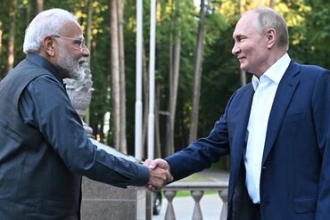 TOPSHOT-RUSSIA-INDIA-POLITICS-DIPLOMACY