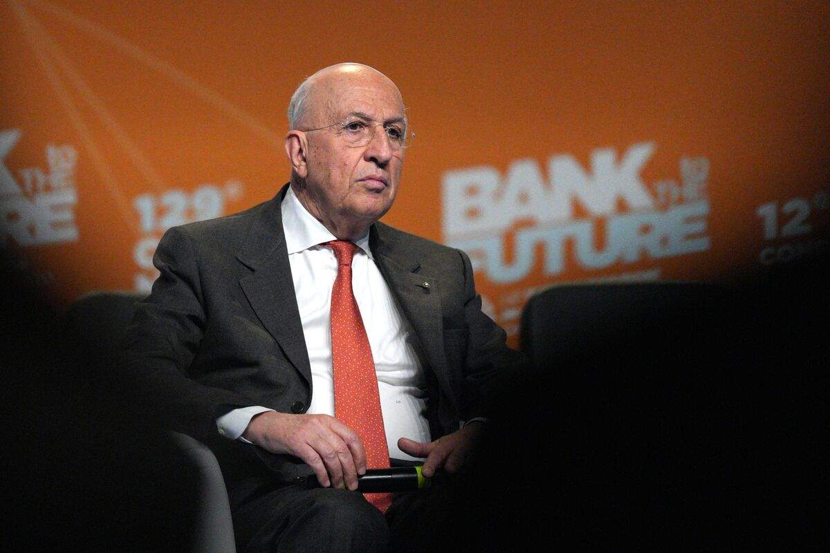 
                            Italian Bank Lobby Chair Urges Lenders to Brace for Challenges