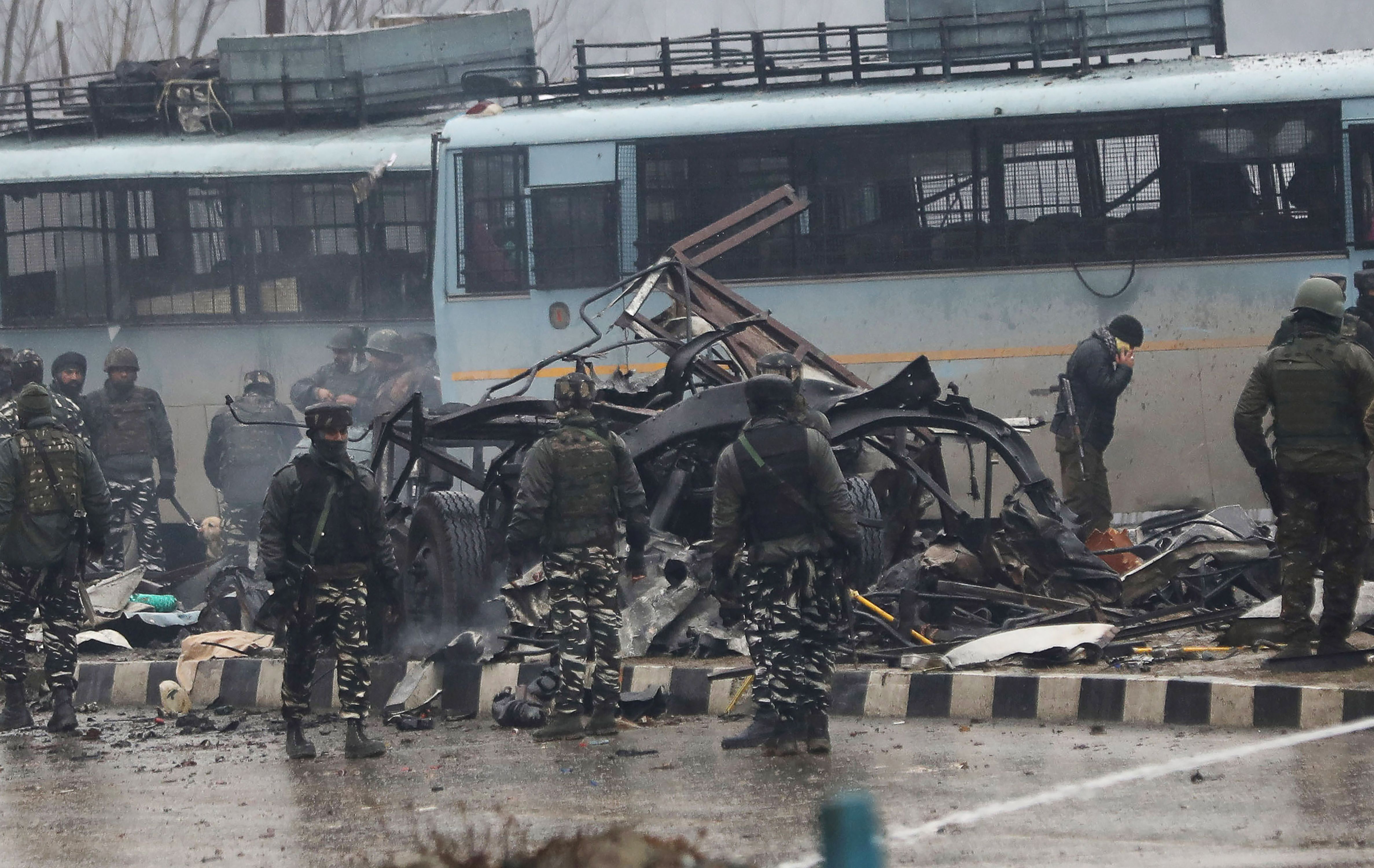 インド パキスタンのテロリスト拠点を空爆 300人余り死亡 Bloomberg