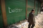 Anti-Government Protesters Clash With Pro-Mubarak Demonstrators
