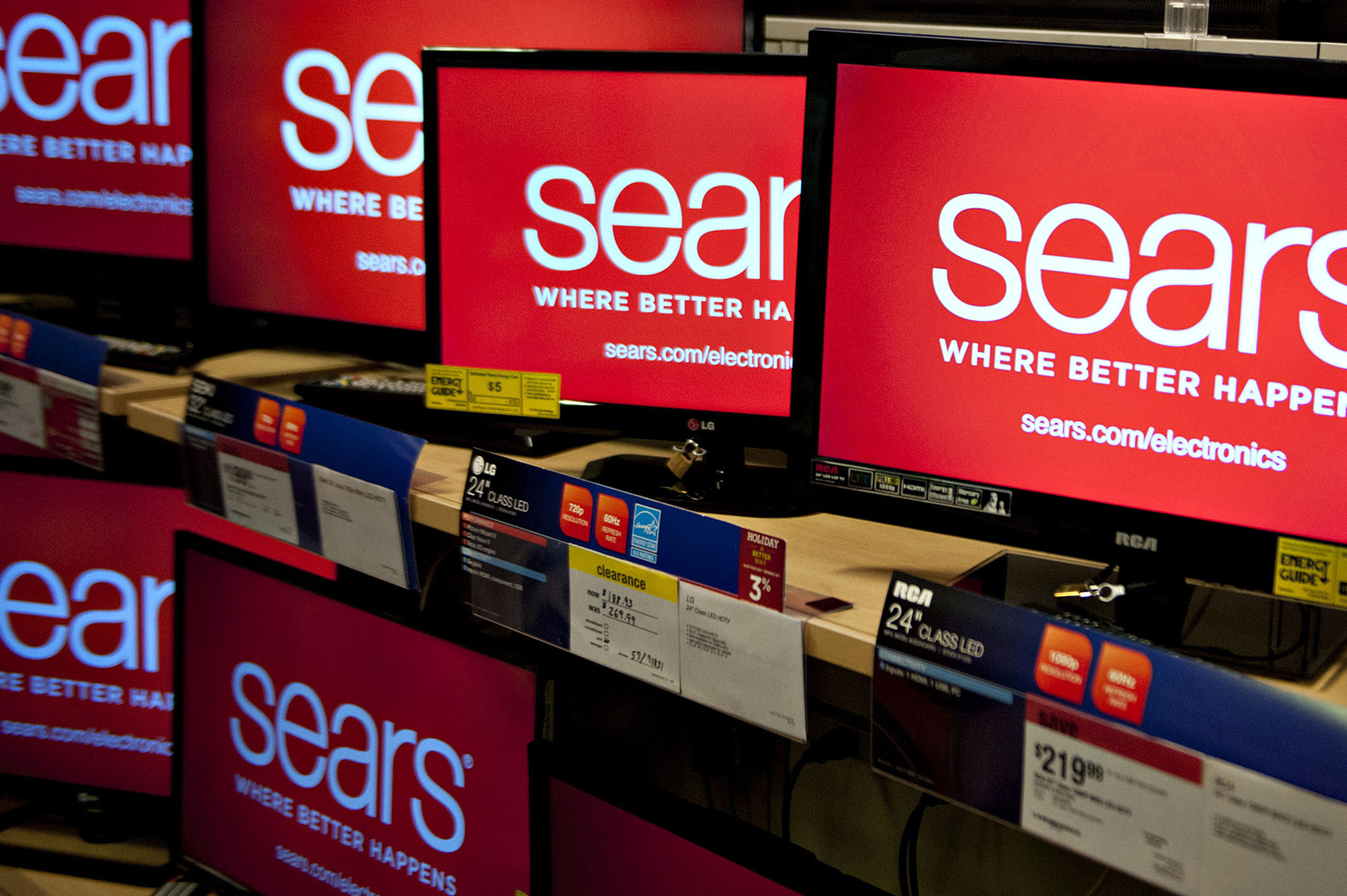 Sears hopes 505 of its stores, 11 in Illinois, will stay open