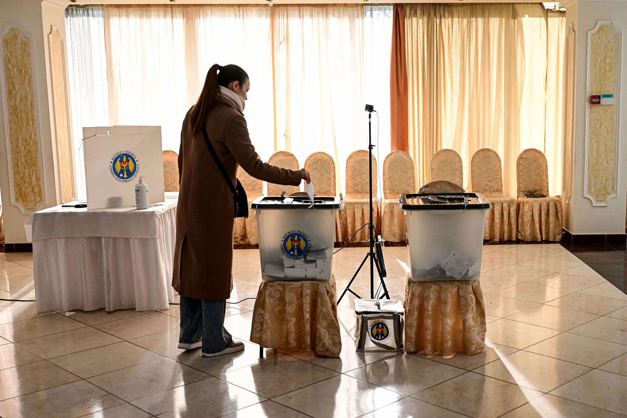 A voter casts their ballot during Moldova's&nbsp;election, at a polling station in Costesti, Moldova, on Nov. 3.
