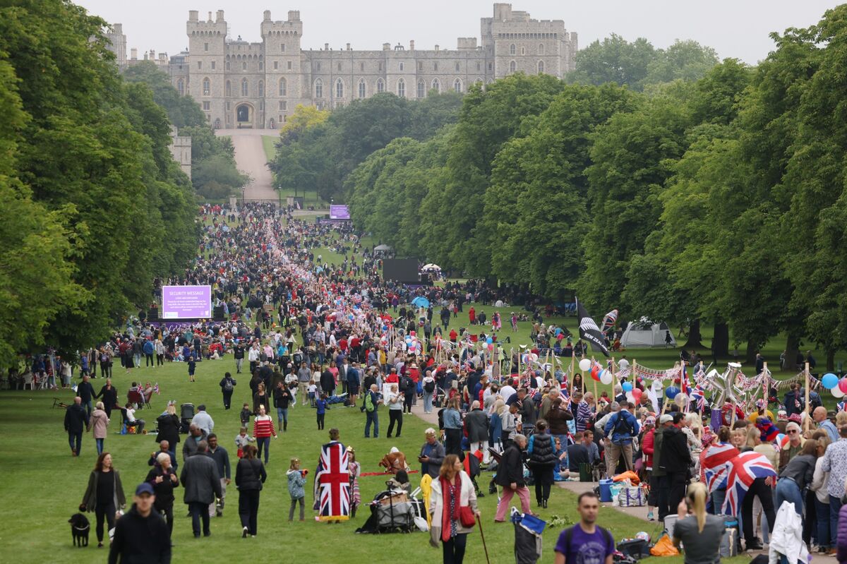 Windsor, Berkshire, UK. 15th May, 2022. Northern Ireland dancers Emerald  Storm. Crowds were thrilled to watch the Platinum Jubilee Celebration this  evening in the presence of Queen Elizabeth II. The theatrical event
