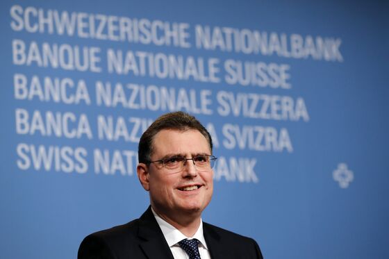 SNB Disregards Critics as Franc Keeps Negative Rates in Play