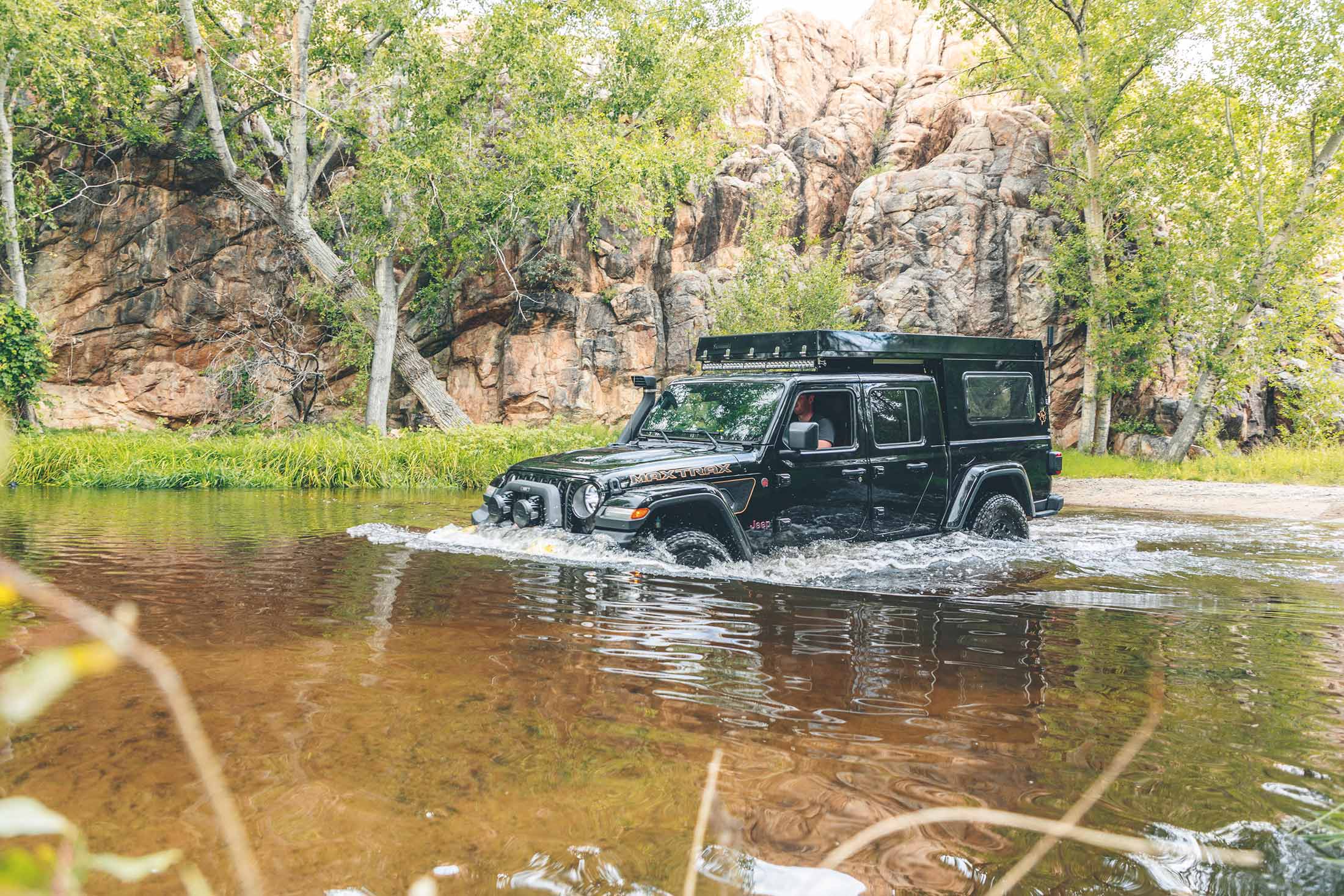 2020 Jeep Gladiator with AT Summit Camper