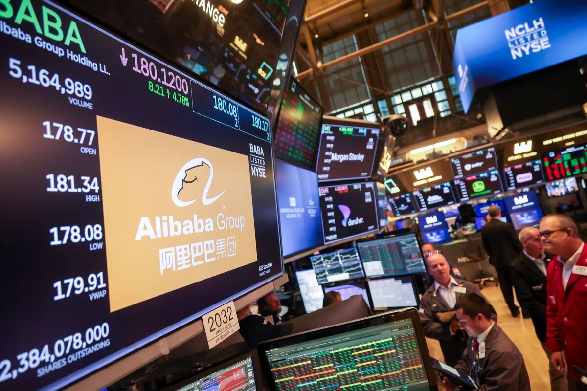 ブルームバーグのニュース記事「アリババ香港株の目標株価、約45％引き上げ－JPモルガン」の画像