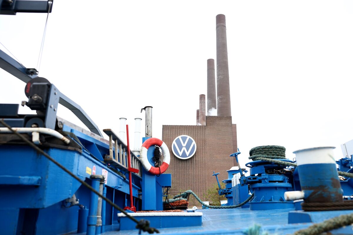 Scholz Says VW Plant Closures May Not Be Right Solution: Report