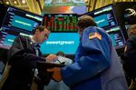 Traders during the Sweetgreen initial public offering (IPO) in front of the New York Stock Exchange (NYSE) in New York, U.S., on Thursday, Nov. 18, 2021. 