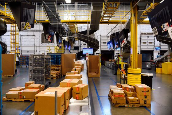 In Amazon’s Flagship Fulfillment Center, the Machines Run the Show