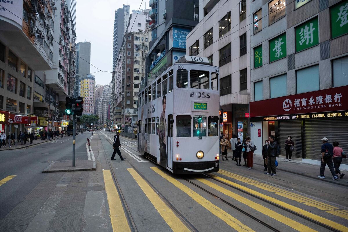 Hong Kong Finance Chief Sees Growth Near Lower End of Forecast