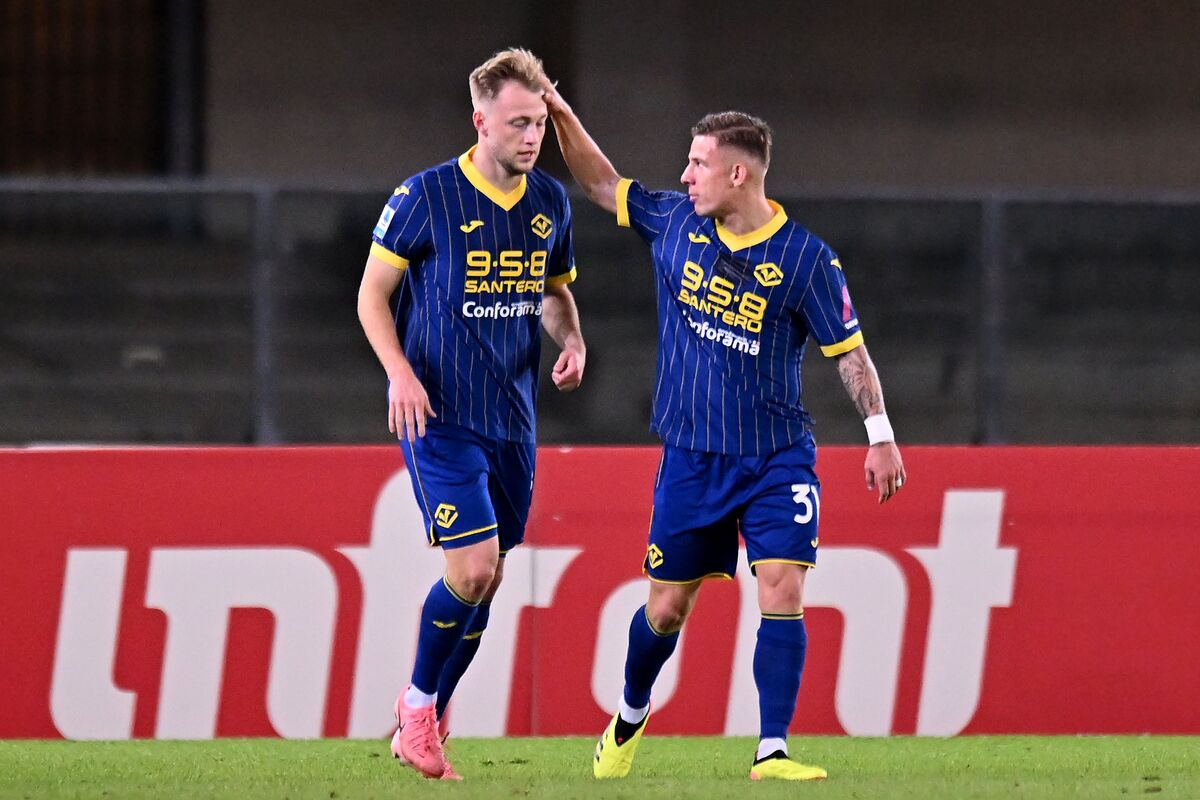 【激レア】 Lotto Hellas Verona FC トレーニングトップ 1200x800.jpg