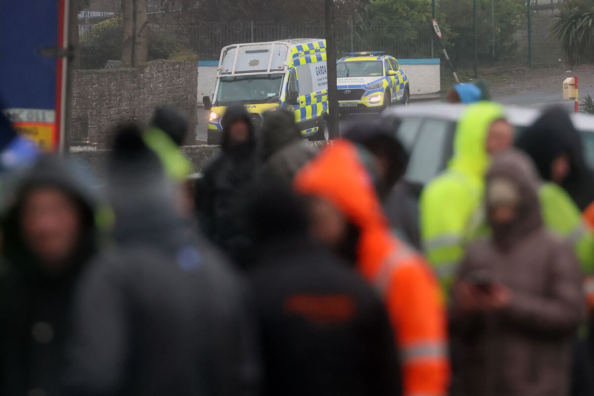 Irish Defense Forces Assist Police in Breaking Oil Refinery Blockade Amid Fuel Price Protests