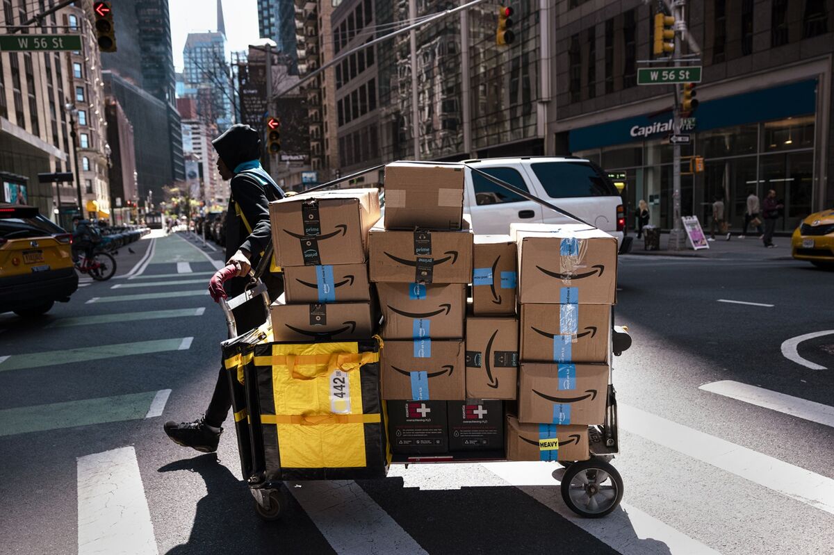 Amazon Projects Profit That Disappoints on Trade Concerns