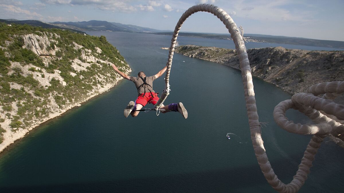 Americans Are Taking Fewer Crazy Risks With Their Retirement Money -  Bloomberg