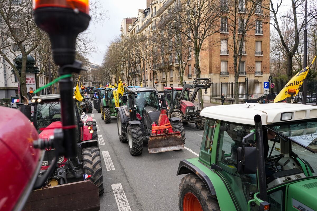 EU Set to Water Down Climate Rules to Placate Angry Farmers - Bloomberg