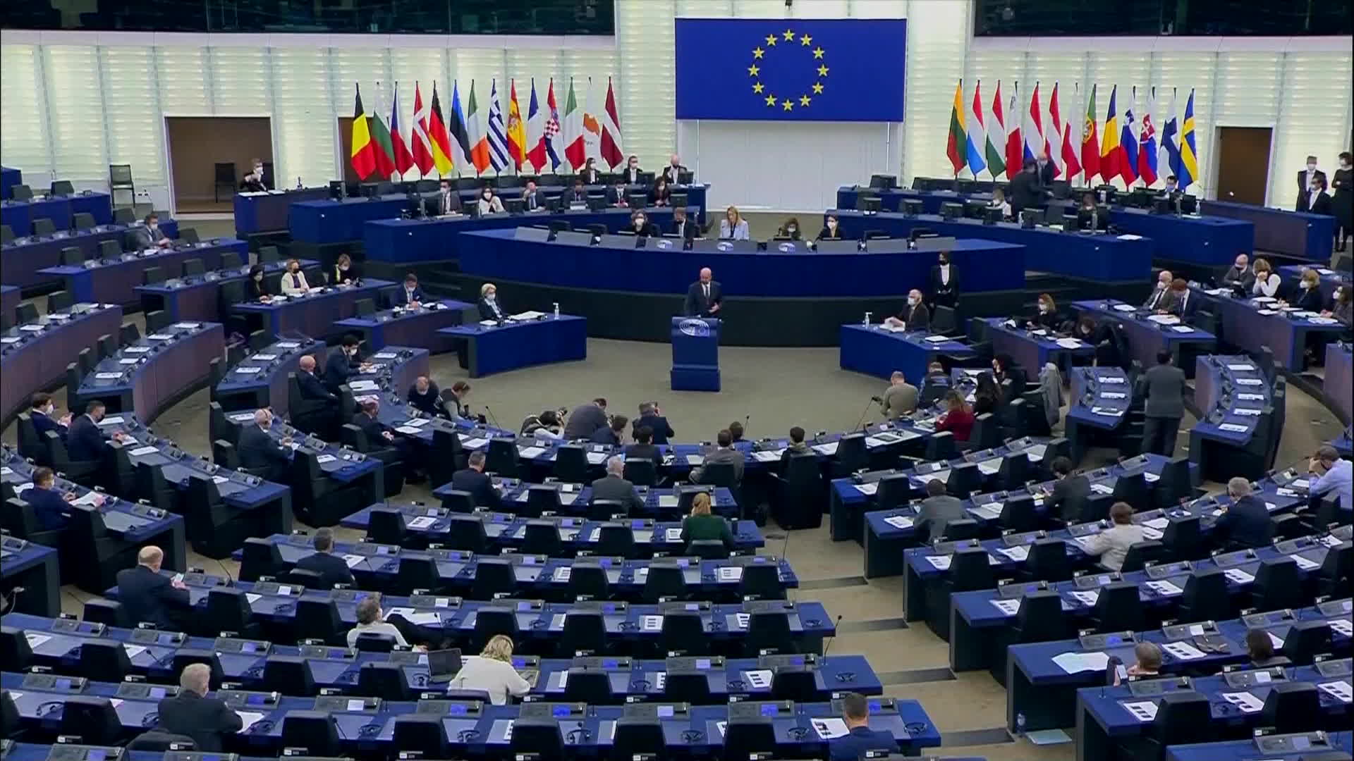 Европарламент высший орган ес. Зал заседаний европарламента. Европарламент высший орган ес. Коррупция европарламент. Коррупция европарламент.