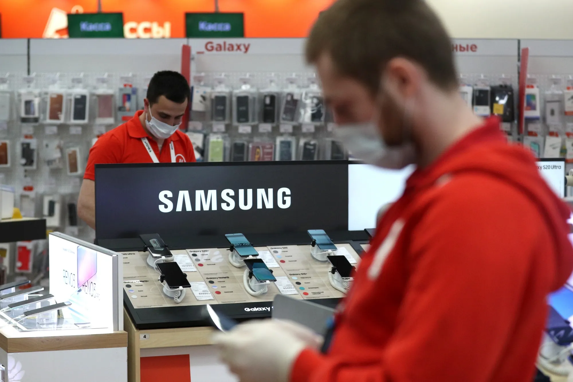 Samsung is warning of a fourth-quarter downturn.