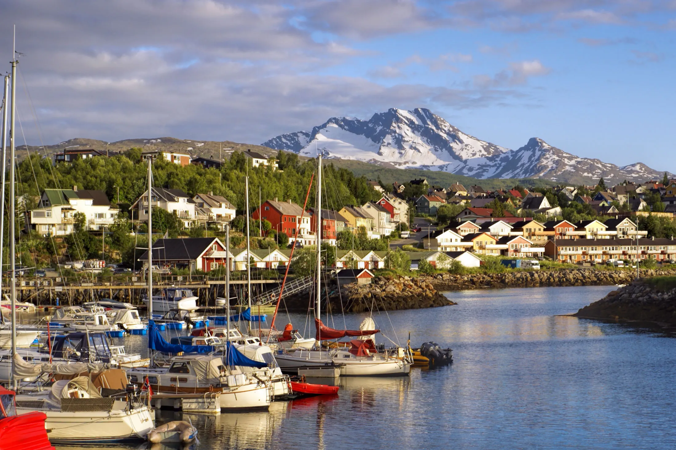 Rokke-Controlled Aker Plans AI Factory Above Arctic Circle - Bloomberg