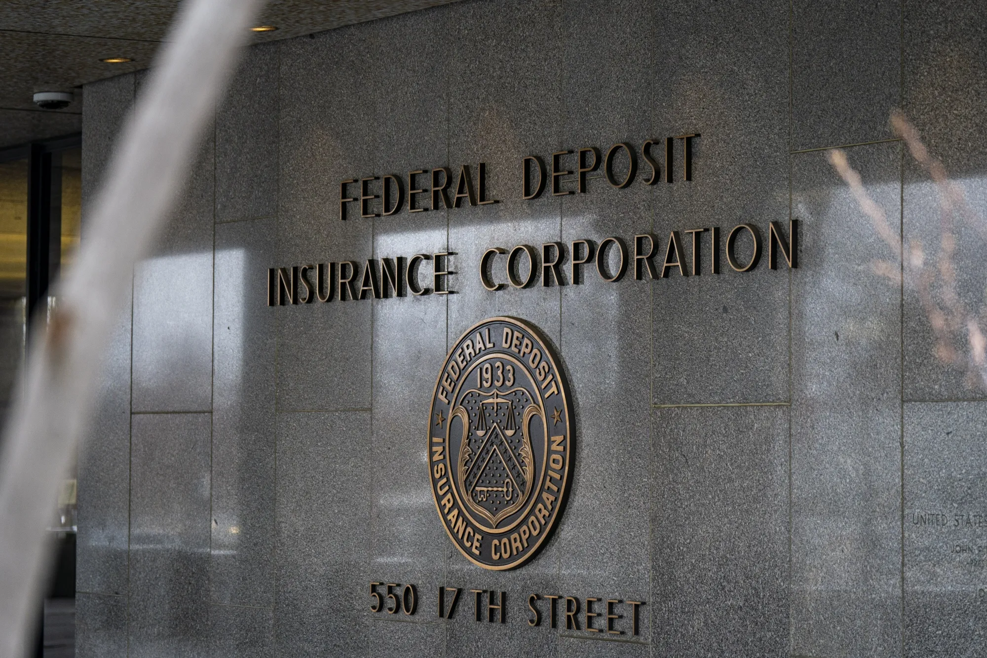 FDIC Proposes Application Process for Banks to Issue Stablecoins - Bloomberg