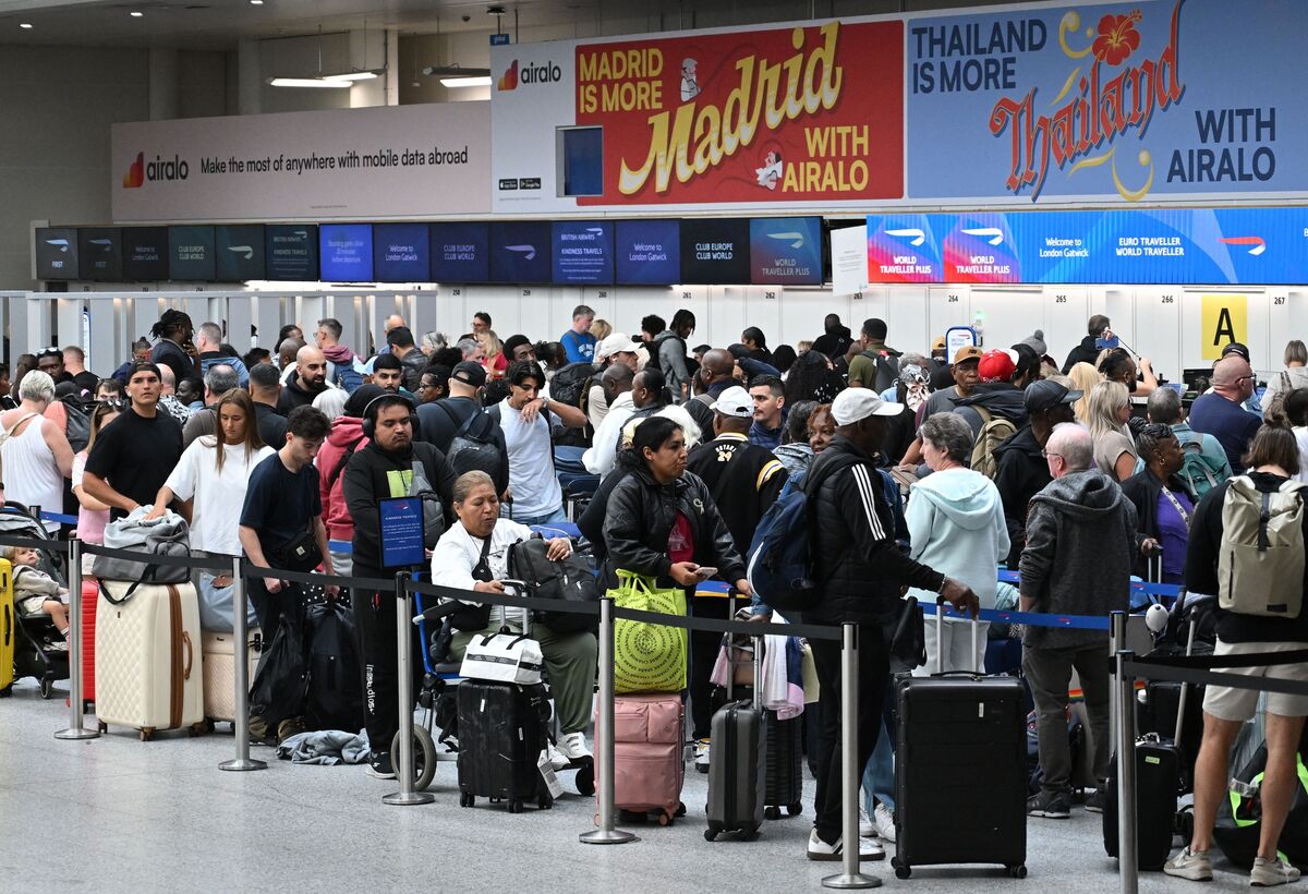 bloomberg.com - Kate Duffy - UK Airlines Say They're Left On the Hook for ATC Outage Cost