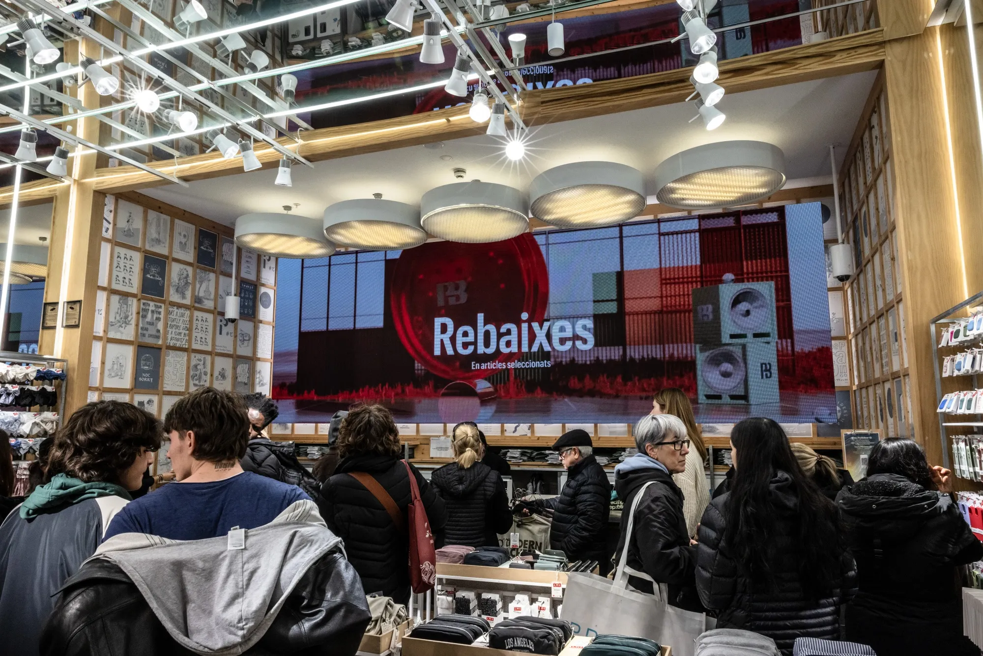 Shoppers during winter sales in Barcelona.