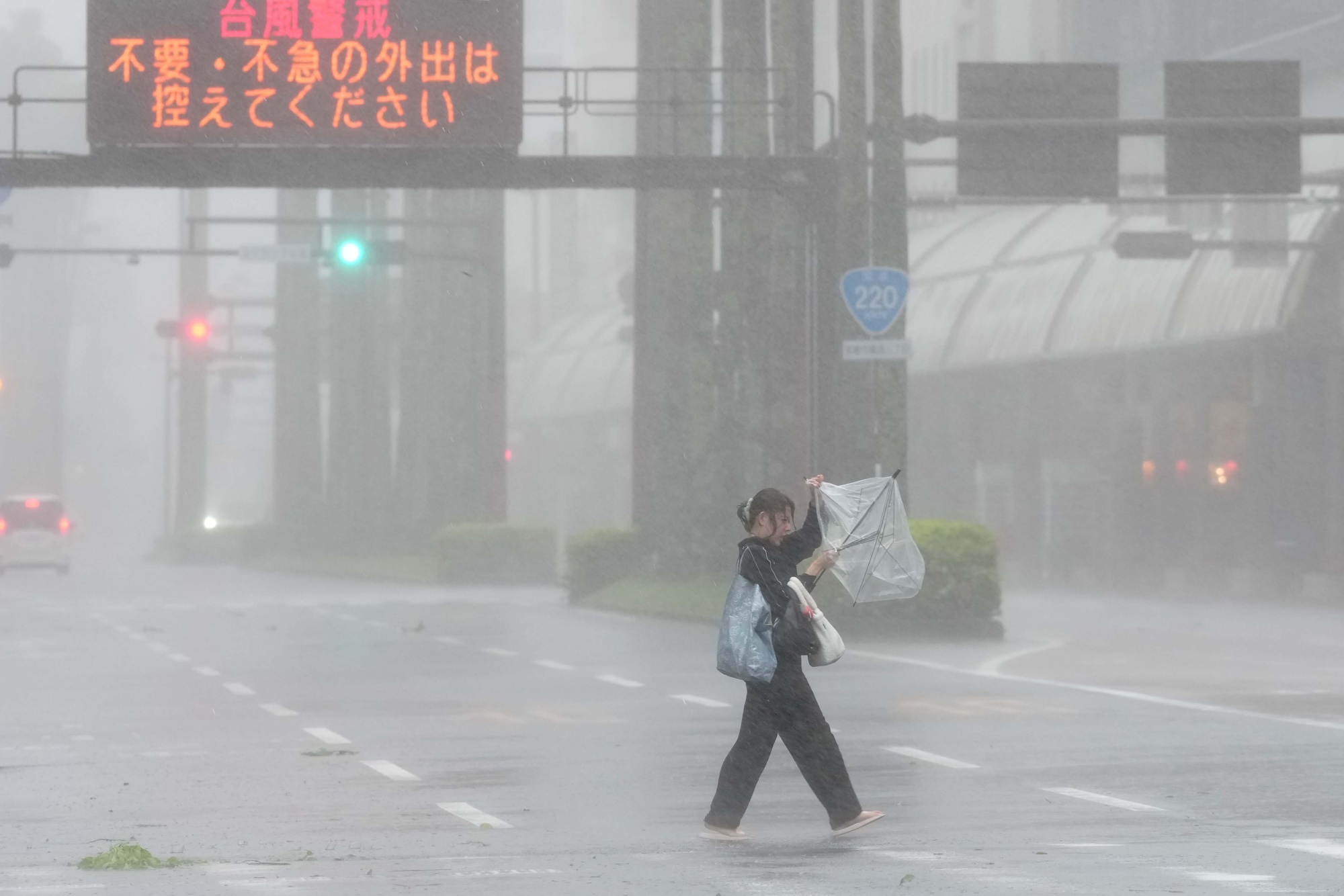 台風6号の最新状況と影響 - Bloomberg