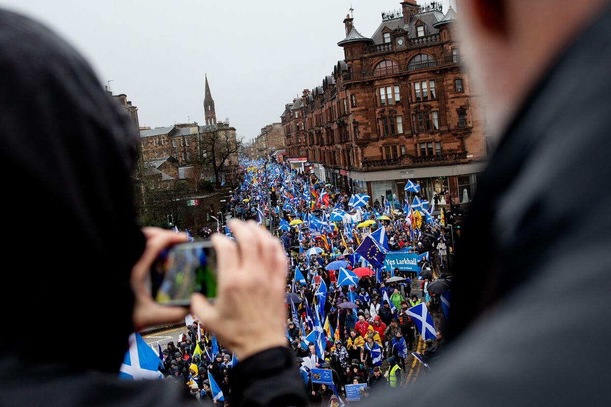 Scottish leader wants to force legal independence vote