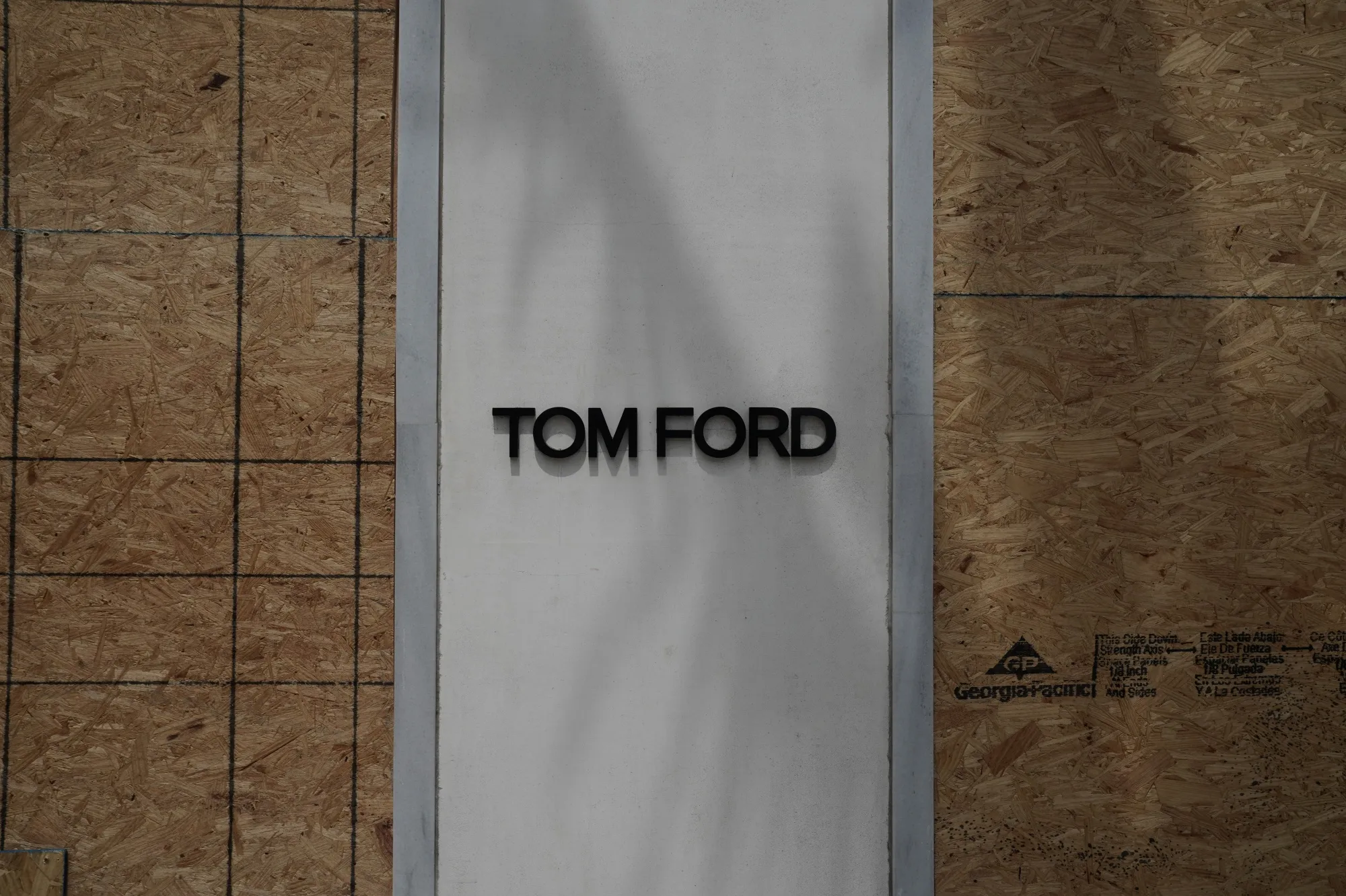 A boarded up Tom Ford store stands on Rodeo Drive after protests in Beverly Hills, California, U.S., on Tuesday, June 2, 2020.&nbsp;