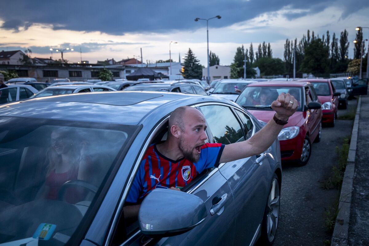 The Politics of Road Rage Are Winning Over Young Men in Europe