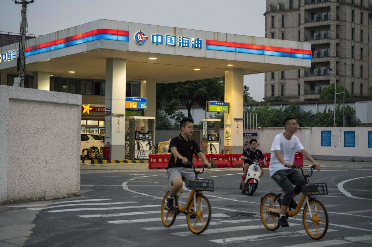 Cnooc 3Q Profits Fall as Lower Oil Prices Outweigh Output Gains