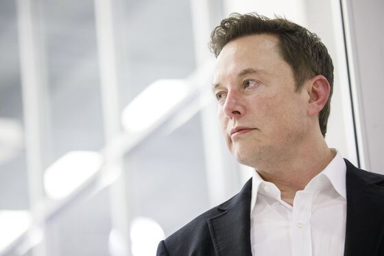 Musk on Cusp of $730 Million Award, Even After Tweet Tanks Stock