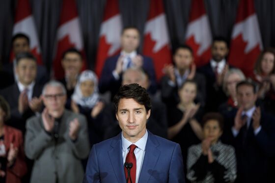 Trudeau’s Re-Election Bid Intact Despite Blackface-Photo Scandal