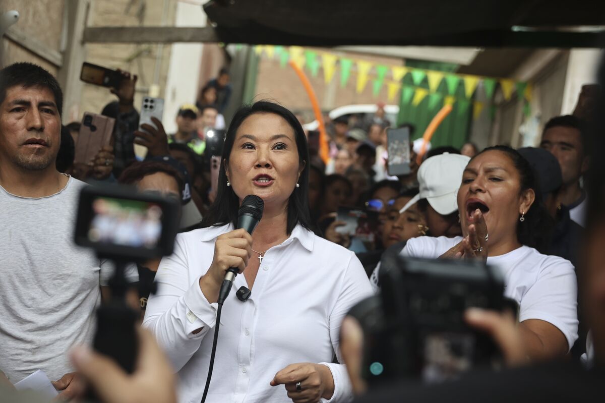 Peru’s Fujimori Holds Narrow Lead Over Sánchez Ahead of Runoff