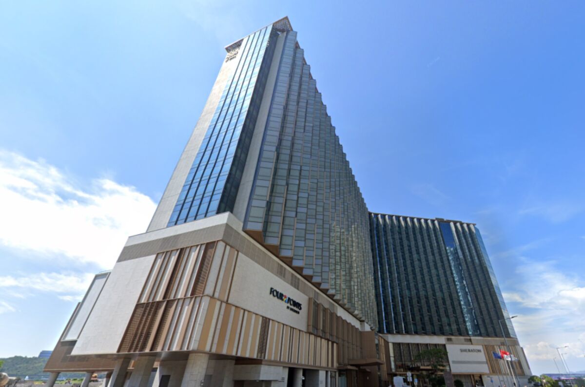 Hong Kong’s Second-Largest Hotel Risks Being Seized by Banks