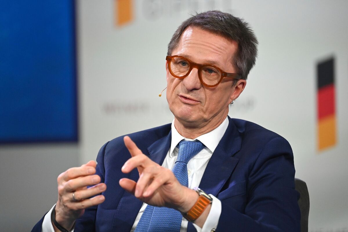 DWS Chairman Says Asset Managers Needs Deals to Outpace Market