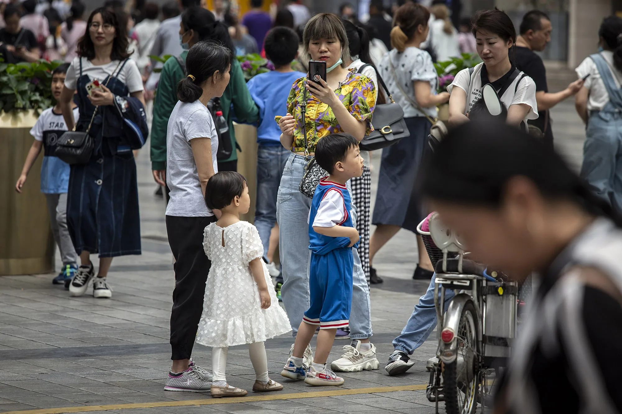 People and children&nbsp;in Chongqing, China.