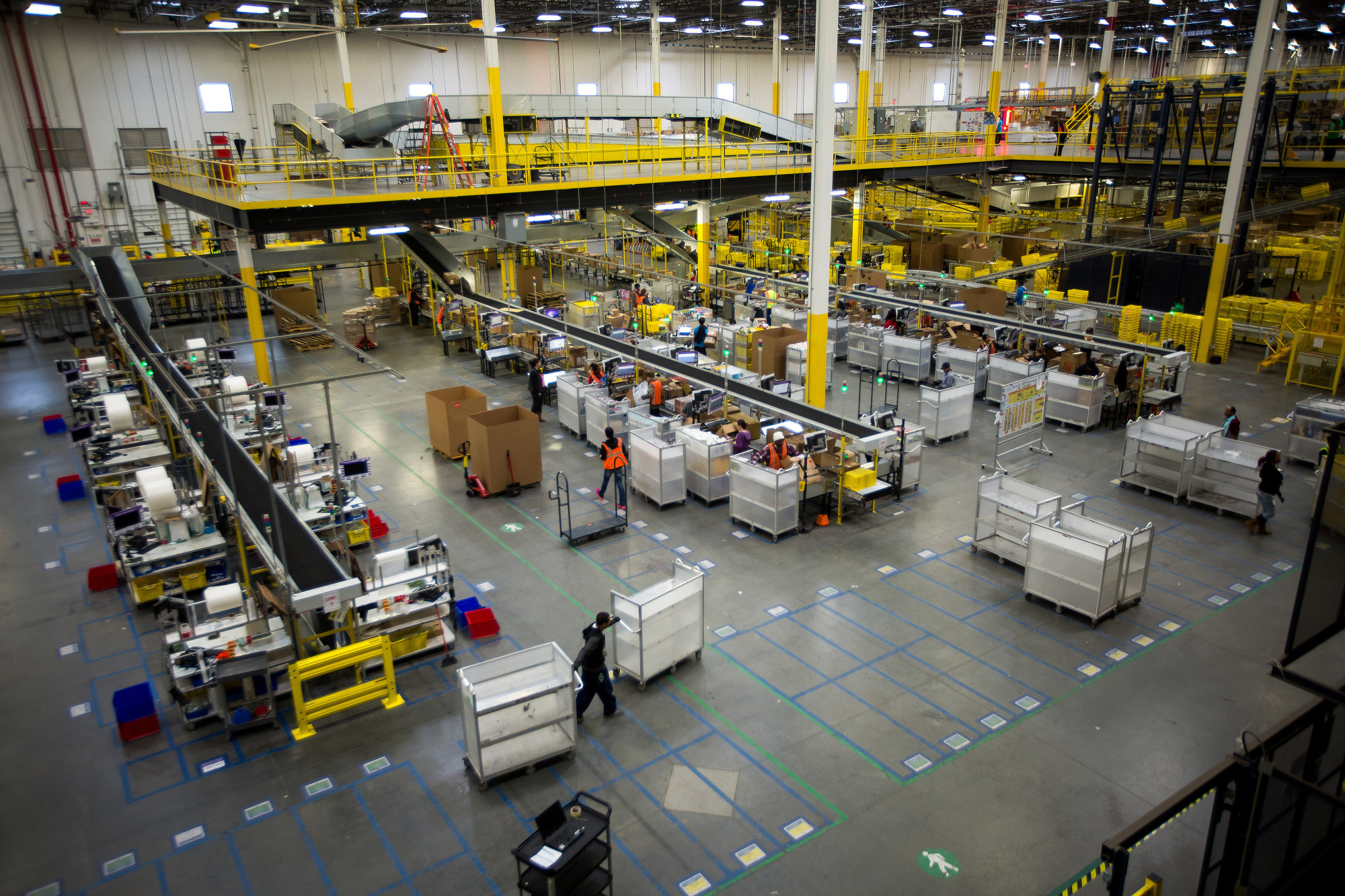 Inside  (AMZN) Flagship Fulfillment Center Where Machines Run the  Show - Bloomberg