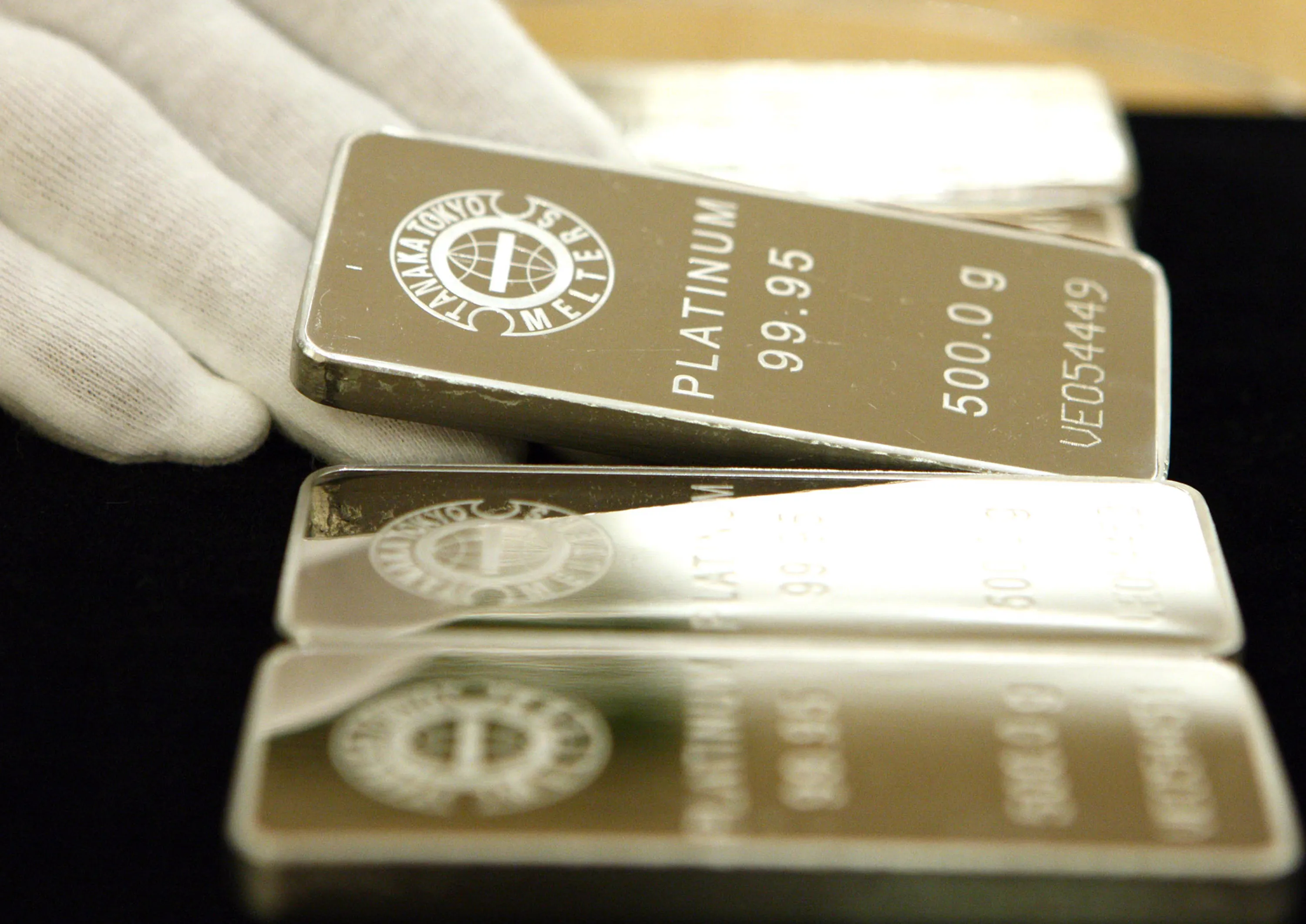 ヘッジファンドがプラチナに注目－パフォーマンスは昨年貴金属で最低 - Bloomberg