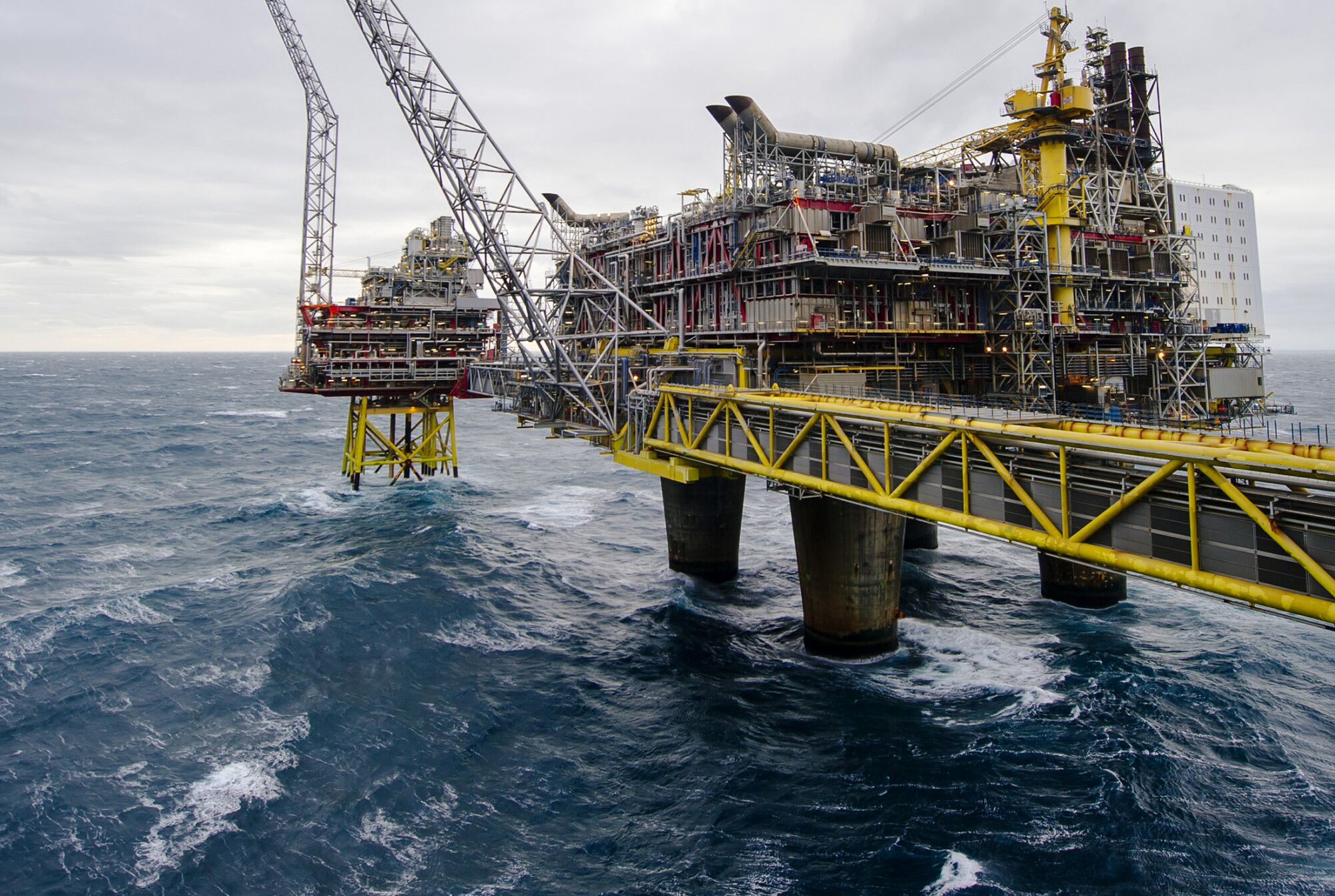 This Is Who Will Pay for Shutting Down North Sea Oil Rigs Bloomberg