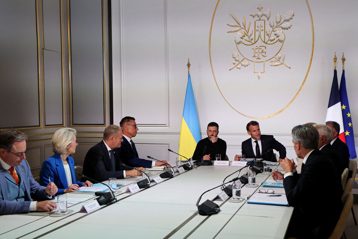 Macron Says 26 Nations to Back Security Guarantees for Ukraine