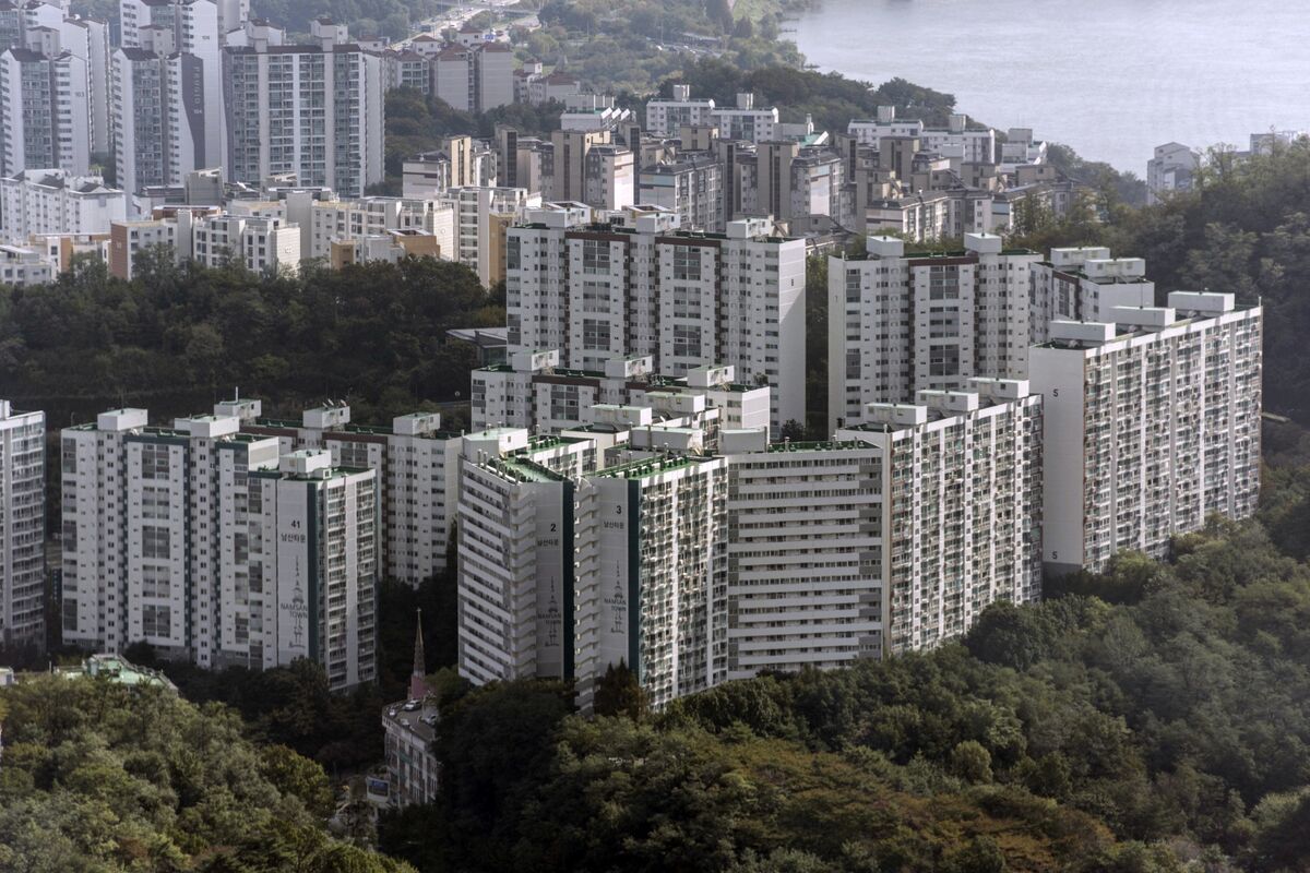 bloomberg.com - Heesu Lee - Home Prices in Seoul's Posh Districts Fall After Yearlong Rally