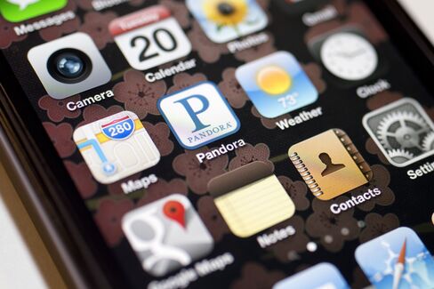 Apple Asks Judge to Toss Suit Alleging IPhone App Monopoly
