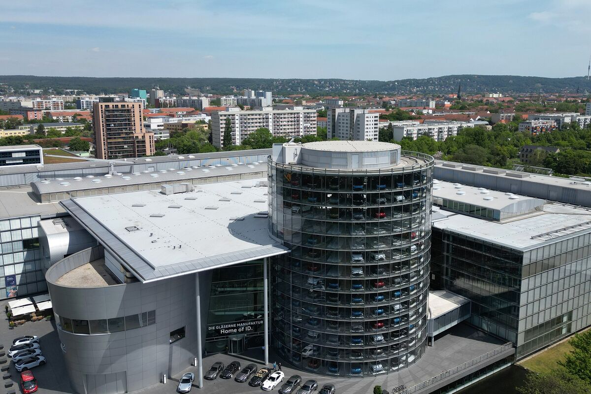 Volkswagen to Keep Dresden Site Open as AI, Chip Tech Center