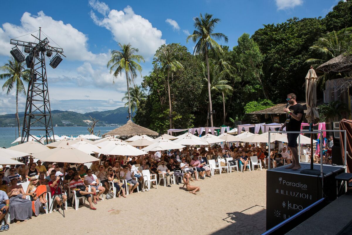 ビットコイン長者、豪華クルーズで盛り上がる－値下がりでも意気盛ん - Bloomberg