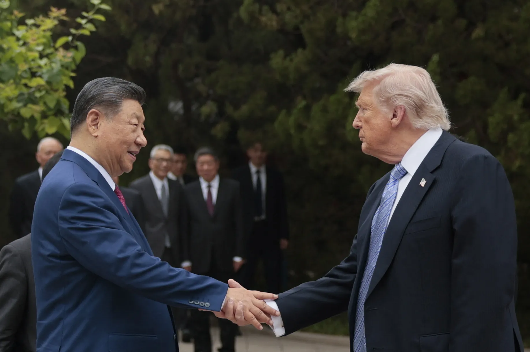 中国・習主席の「万人のためのAI」、米国の封じ込め戦略に挑戦 - Bloomberg